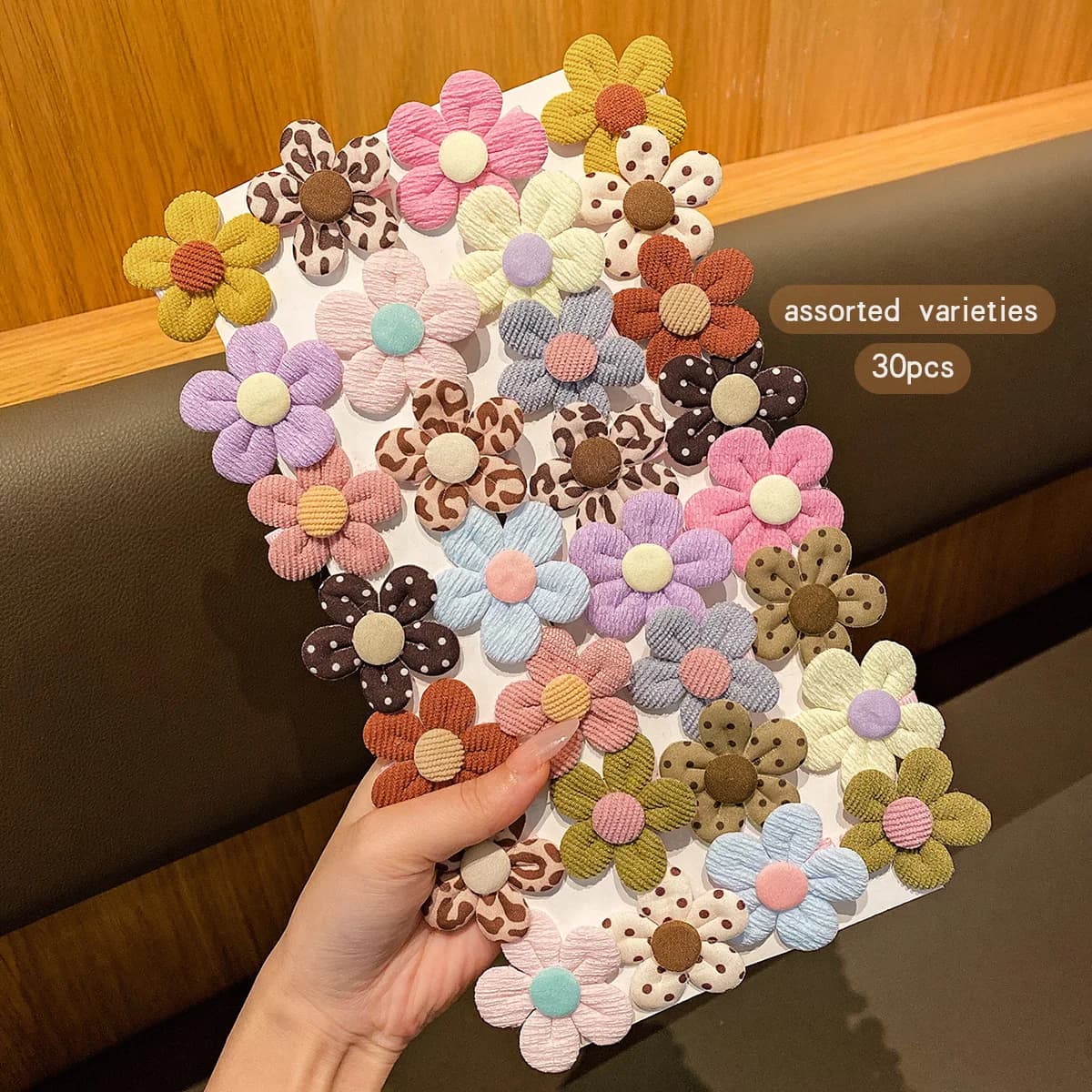 30 Sweet Wind Colored Random Hair Clips and Headflowers Suitable for Daily Use as Hair Accessories