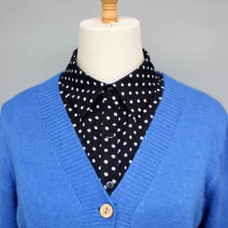 Polka-dot false collar for shirts. It can be used as a decorative piece for shirts, sweaters, and sweatshirts in spring, summer,