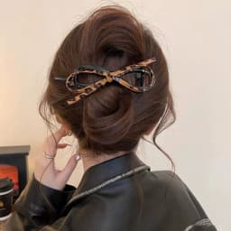 New Twisted Hair Clip PU Bow Barrettes Large Size Hair Clips Plastic Hairpin Sweet Daily Headwear Women Hair Accessories