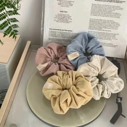Four Beige Corduroy Hair Bands Are Soft and Skin-Friendly, Making It Easy to Create a Gentle Atmosphere in Spring!