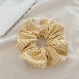 Four Beige Corduroy Hair Bands Are Soft and Skin-Friendly, Making It Easy to Create a Gentle Atmosphere in Spring!