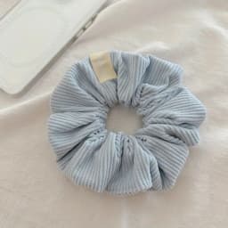 Four Beige Corduroy Hair Bands Are Soft and Skin-Friendly, Making It Easy to Create a Gentle Atmosphere in Spring!