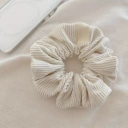 Four Beige Corduroy Hair Bands Are Soft and Skin-Friendly, Making It Easy to Create a Gentle Atmosphere in Spring!