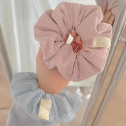 Four Beige Corduroy Hair Bands Are Soft and Skin-Friendly, Making It Easy to Create a Gentle Atmosphere in Spring!