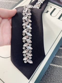 An Original, Niche Design, Shiny and Elegant Tie with Rhinestone Embellishments, Adjustable, Suitable for Spring and Summer, for Girls and Women to Wear with Dates, Shirts, Parties, and Festivals