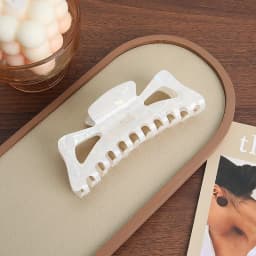 French Sweet Fashion Oversized Butterfly Hollow Acetate Grab Shark hair Clip Is Suitable For Girls Hair Accessories