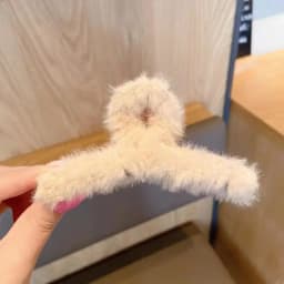 Winter Faux Fur Hair Claws for Women Elegant Acrylic Crab Barrette Hairpin Girls Hair Accessories Furry Headwear Hair Claw Clip