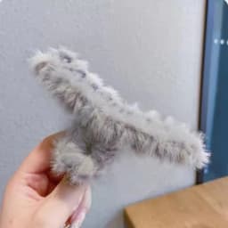 Winter Faux Fur Hair Claws for Women Elegant Acrylic Crab Barrette Hairpin Girls Hair Accessories Furry Headwear Hair Claw Clip