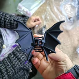 1 Piece Halloween Hair Accessories Metal Bat Hair Clips Black Color Cute Fashion Shark Clip For Women Girl Headwear Gifts