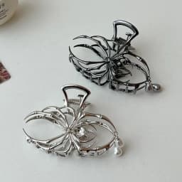 2025 Halloween Black Spider Hair Claw Clips with Pearl Charm Design,Metal Gothic Punk Hair Clips Strong Hold Hair Accessories