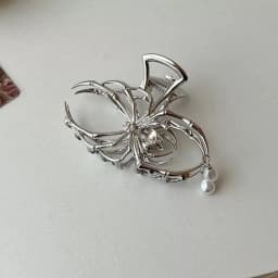 2025 Halloween Black Spider Hair Claw Clips with Pearl Charm Design,Metal Gothic Punk Hair Clips Strong Hold Hair Accessories