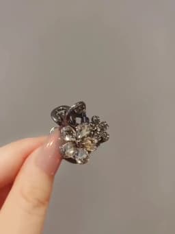 Crystal Flowers Shark Clip Small Premium Hair Clip Claw Clamp Disc Hair Clip Headwear Girls Women Hair Accessories