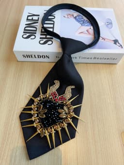 Women's Black Heart-Shaped Horn-Shaped Rice Bead and Rhinestone Embellished Tie, a Sparkling and Elegant Neck Accessory with a Thoughtful Design, Perfect for Banquets, Dinners, and Workplace Outfits