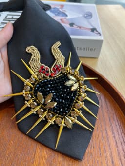Women's Black Heart-Shaped Horn-Shaped Rice Bead and Rhinestone Embellished Tie, a Sparkling and Elegant Neck Accessory with a Thoughtful Design, Perfect for Banquets, Dinners, and Workplace Outfits