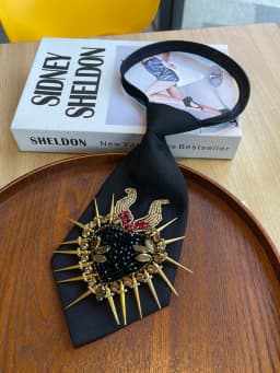 Women's Black Heart-Shaped Horn-Shaped Rice Bead and Rhinestone Embellished Tie, a Sparkling and Elegant Neck Accessory with a Thoughtful Design, Perfect for Banquets, Dinners, and Workplace Outfits
