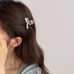 High-End Hair Clips 2025 New Bangs Pearl Shark Small Grab Clip Female Back of the Head Spoon Clip Half Tie Hair Accessories