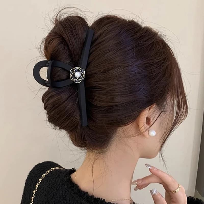 1pc black matte camellia grab clip large elegant French hair clip, the back of the head coil hair premium shark clip hair grip