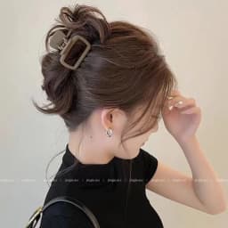 Nwe Women's Square Lightweight Hair Claw Clip Fashionable Elegant Hair Accessory Clip Suitable Hair Styling Makeup