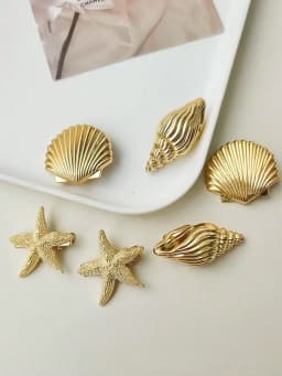 6pcs Fashion Golden Ocean themed Hair Clips with Shell Conch Starfish Shapes for Women Girls Daily and Travel Hair Accessories