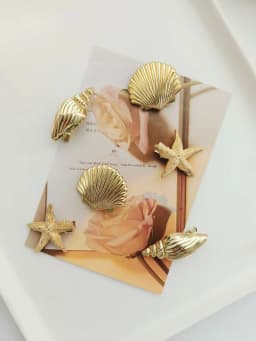 6pcs Fashion Golden Ocean themed Hair Clips with Shell Conch Starfish Shapes for Women Girls Daily and Travel Hair Accessories