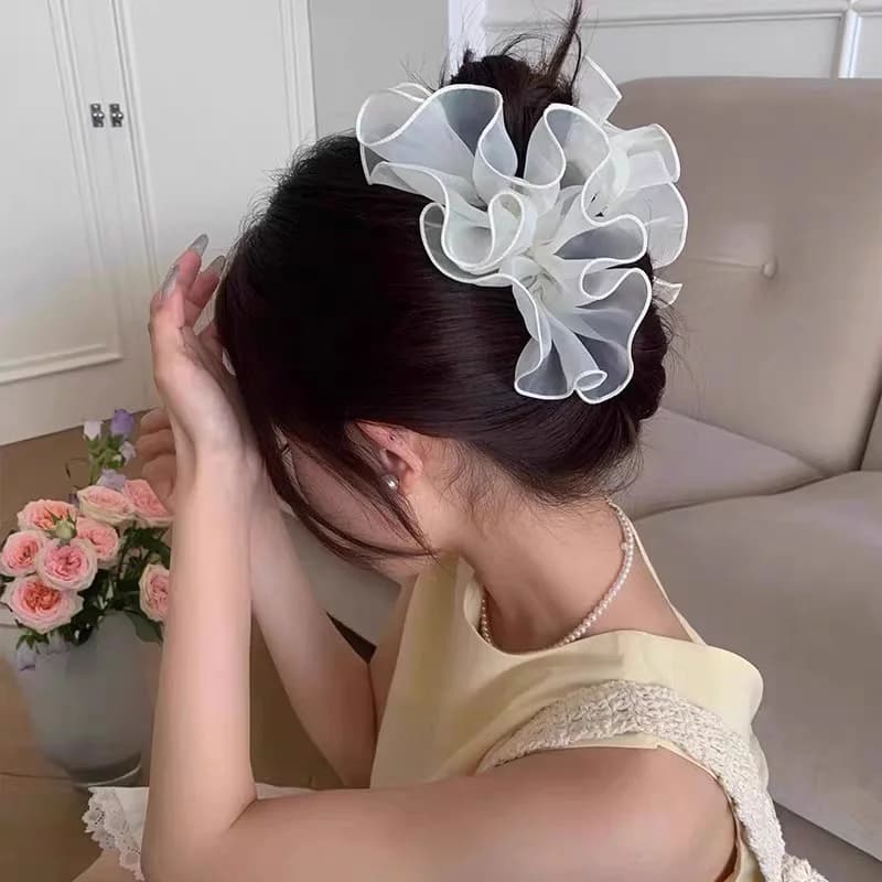 1pc Spring Summer Cloud Mesh Pleated Hair Claw, High-End Minimalist Shark Clip, Versatile Hair Accessory for Bun Hairstyle
