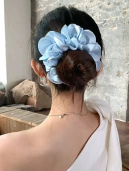 1pc Korean temperament petal bud large intestine scrunchie, female ball head flower head rope hair ornament