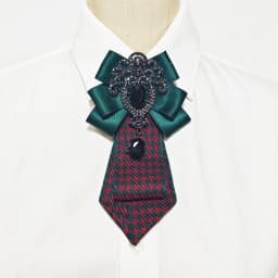 A handcrafted women's tie with contrasting color plaid and diamond accents, exquisite, finely crafted, a must-have for parties, suitable for gifting, and exudes a sense of luxury