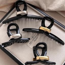 1PC Metal Label Black Large Hair Claw for Women, 2025 New Stylish High-End Back Hair Clip, Elegant Shark Clip Hair Accessory