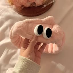 A Cute Cartoon Eye Hair Band for Women, Adjustable, Suitable for Washing the Face and Applying Makeup as a Hair Accessory