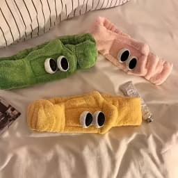 A Cute Cartoon Eye Hair Band for Women, Adjustable, Suitable for Washing the Face and Applying Makeup as a Hair Accessory