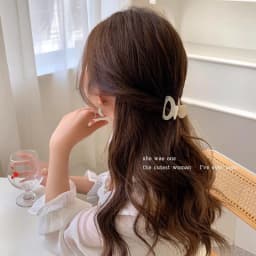 Elegant Sweet Small Oval Hair Claw Clip for Women Secure Grip Hair Accessories Ponytails Cute Hair Clips Sophisticated Style