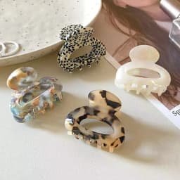 Elegant Sweet Small Oval Hair Claw Clip for Women Secure Grip Hair Accessories Ponytails Cute Hair Clips Sophisticated Style