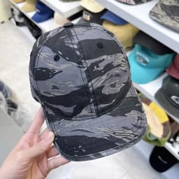 Retro Camo Short-Brim Baseball Cap for Men and Women, Versatile Soft-Top Sun Hat, Casual Outdoor Running Cap