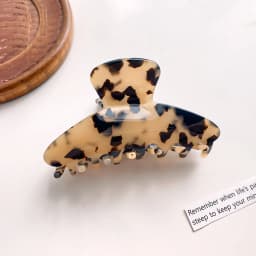 Korean acetate claw clip for women, leopard print hair claw hair accessory, simple medium size, back of the head hair clip, bun