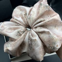 Oversized and Oversized Satin Floral Large Intestine Headband with a High-End and Fashionable Feel, Tied with a Low Ponytail, Me