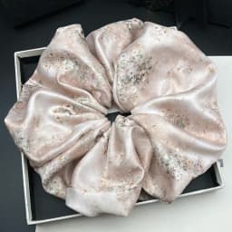 Oversized and Oversized Satin Floral Large Intestine Headband with a High-End and Fashionable Feel, Tied with a Low Ponytail, Me