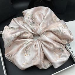 Oversized and Oversized Satin Floral Large Intestine Headband with a High-End and Fashionable Feel, Tied with a Low Ponytail, Me