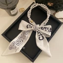 French retro pearl necklace with silk scarf, neck chain, variable collarbone decoration, small scarf, new female streamer.