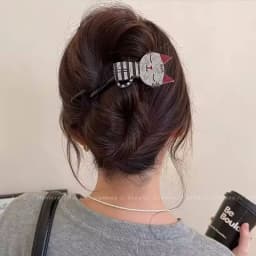 Cute Acrylic Cartoon Cat Twist Hair Clip for Women Girls Long Hair Holder Barrette Hairpin Hairgrip Fashion Hair Accessories