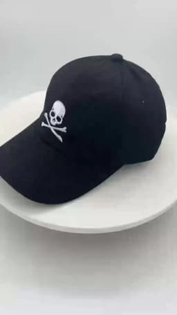 New Fashionable and Individual Skull Baseball Caps for Men and Women, Simple and Versatile for Spring and Summer