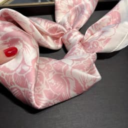 Elegant 27.56inch Floral Print 70cm Square Beach Satin Scarf Casual Elegant Thin Breathable Neck Women Head Wrap Hair Scarves