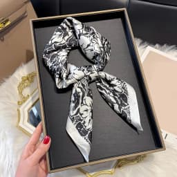 Elegant 27.56inch Floral Print 70cm Square Beach Satin Scarf Casual Elegant Thin Breathable Neck Women Head Wrap Hair Scarves