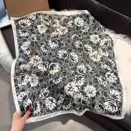 Elegant 27.56inch Floral Print 70cm Square Beach Satin Scarf Casual Elegant Thin Breathable Neck Women Head Wrap Hair Scarves