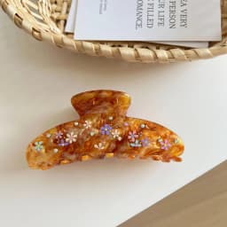 1PC retro high-end niche design gilded amber small floral hair shark clip, light luxury temperament ins large bun hair claw