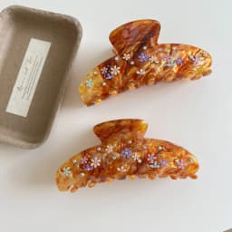 1PC retro high-end niche design gilded amber small floral hair shark clip, light luxury temperament ins large bun hair claw