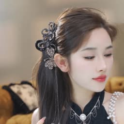 Korean Style Casual Hair Claws Headwear Ladies New Hair Accessories Women Super Sparkling Flower Butterfly Tassel Hair Clips