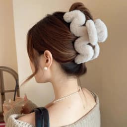 Cute Golden Puppy Hair Clip Large Back Head Hair Shark Clip High-end Autumn Winter Furry Claw Clips Personality Head Accessory