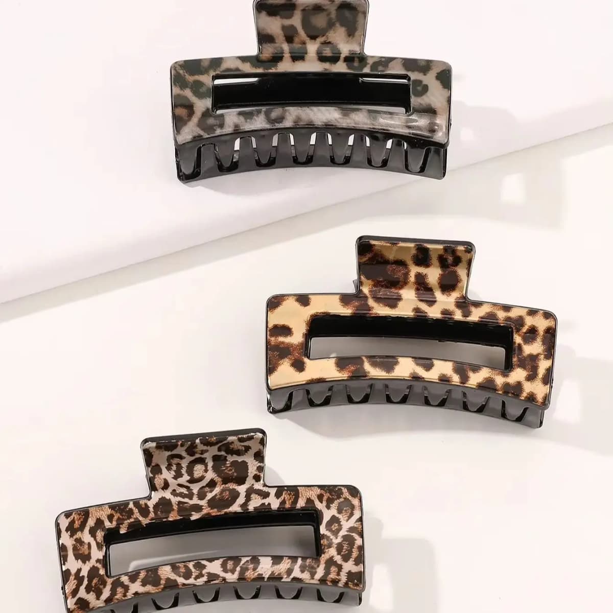 3Pcs Leopard Print Design Hair Claw Clips,3.5Inch Hair Jaw Clips,Fashion Vintage Hair Accessories for Women Girls