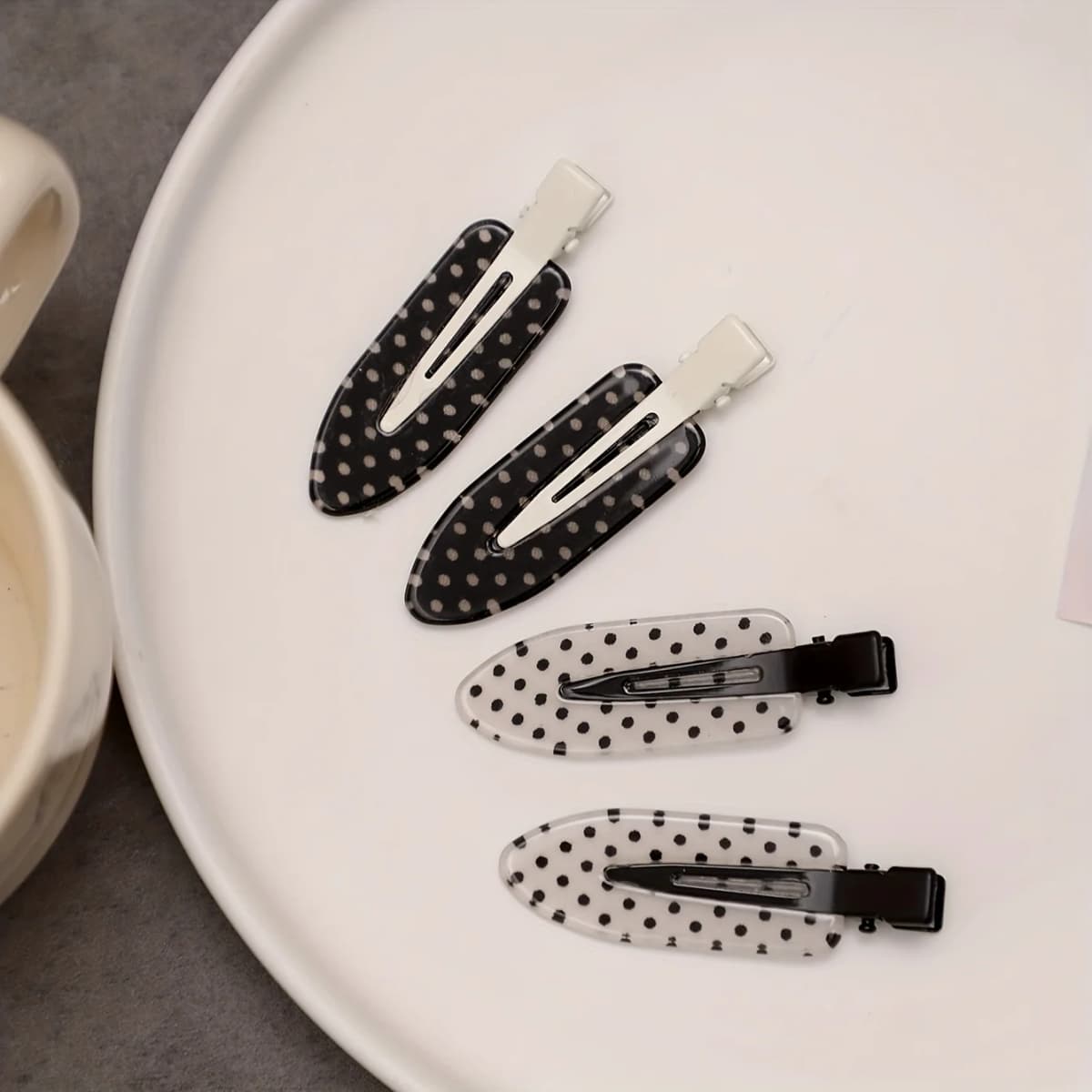 4 Pieces/Black and White Acetic Acid Traceless Hair Clip Acrylic Duckbill Clip Sweet Bangs Hair Clip Hair Clip