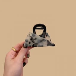1pc Korean double-sided triangular grip clip with retro high-end feel, back of the head disc hair shark clip hair clip